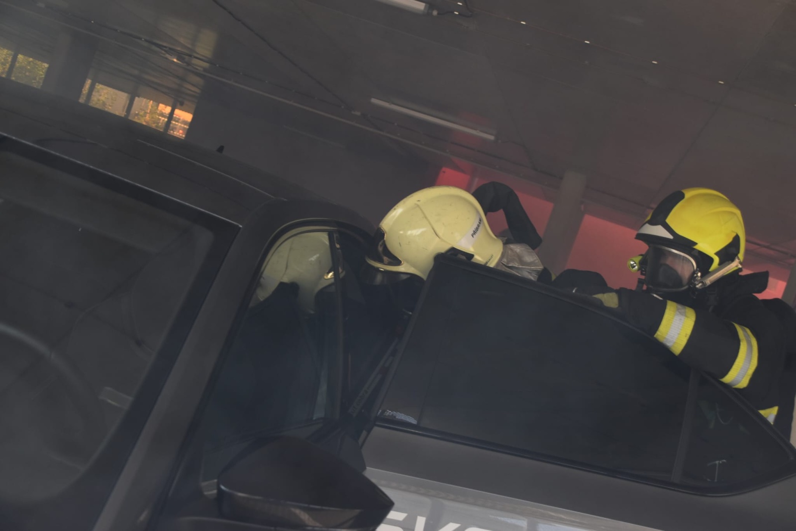 004-Prověřovací cvičení zaměřené na požár elektromobilu v příbramském parkovacím domě.jpeg