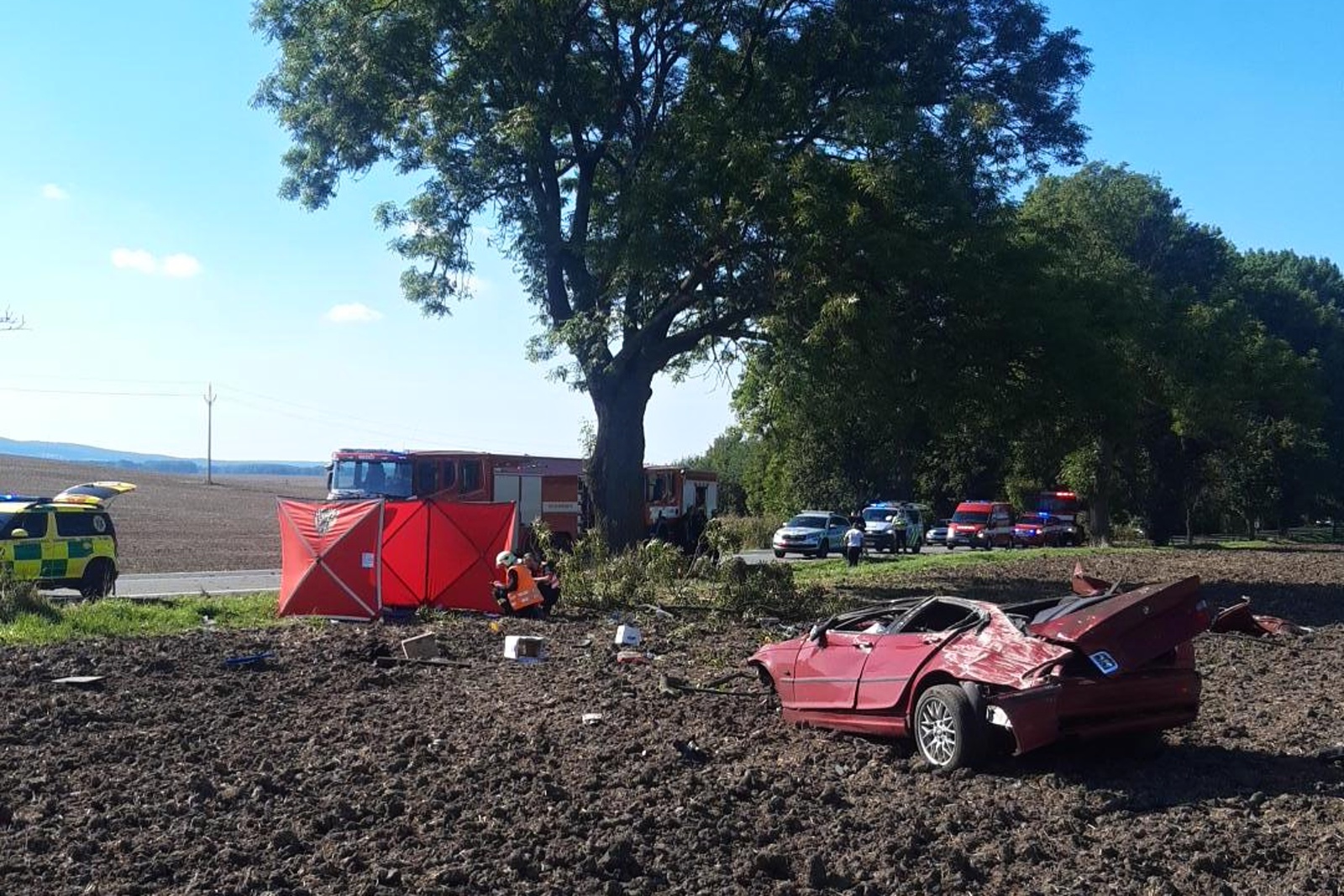 004-Tragická havárie osobního auta u obce Malobratřice na Mladoboleslavsku.jpg