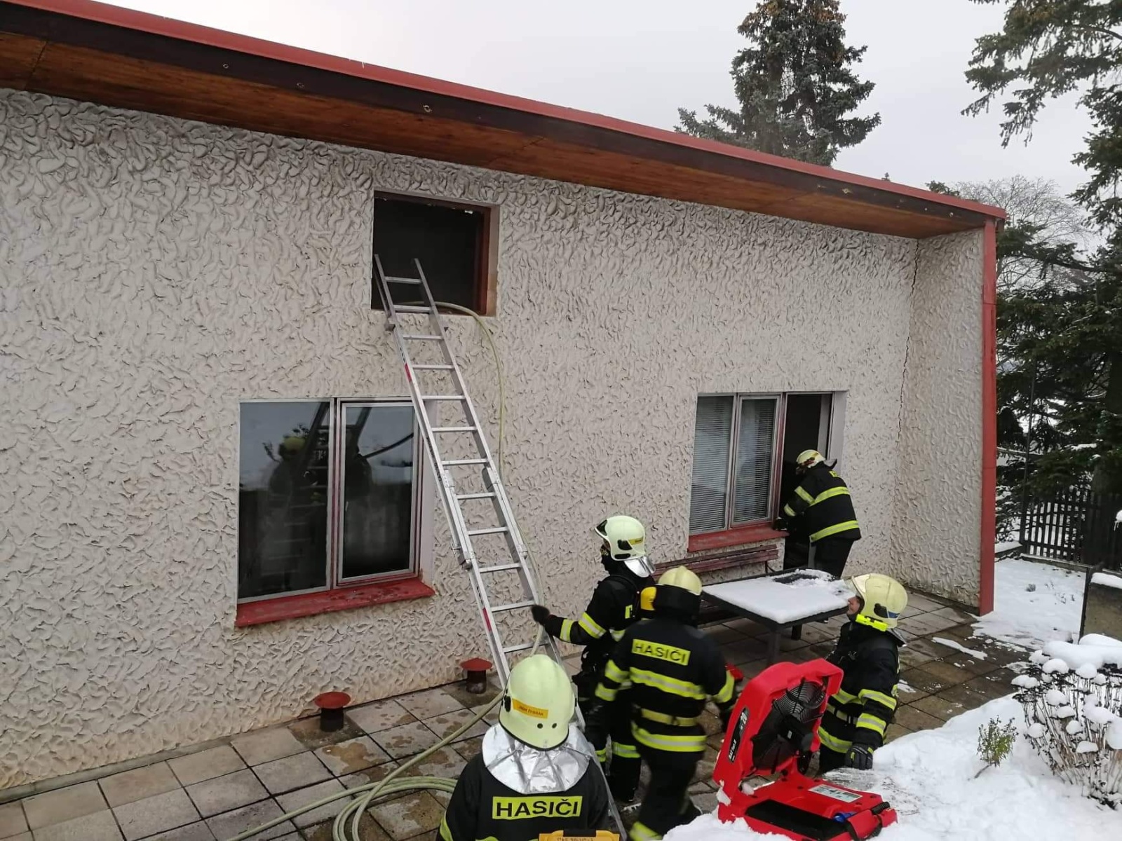 004-Zadní vstup do rodinného domu.jpeg