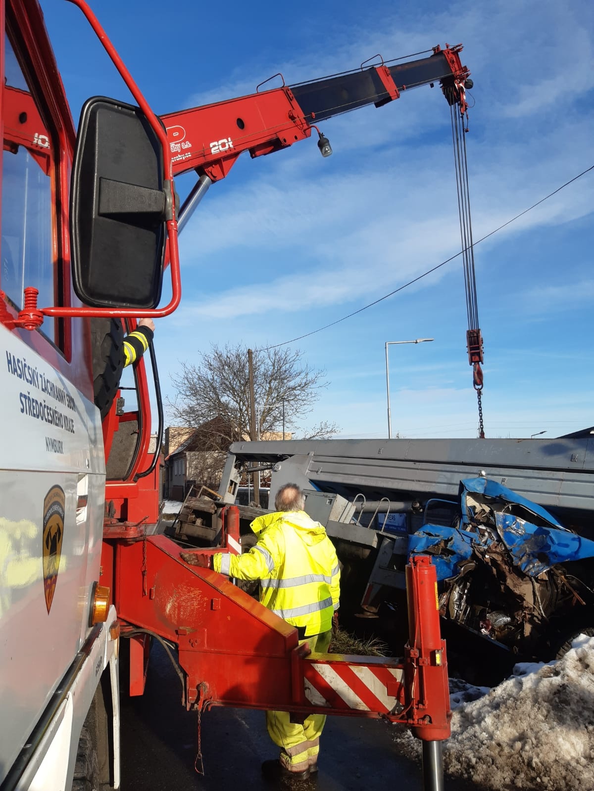 004 - vyprošťování havarovaného vozidla.jpg