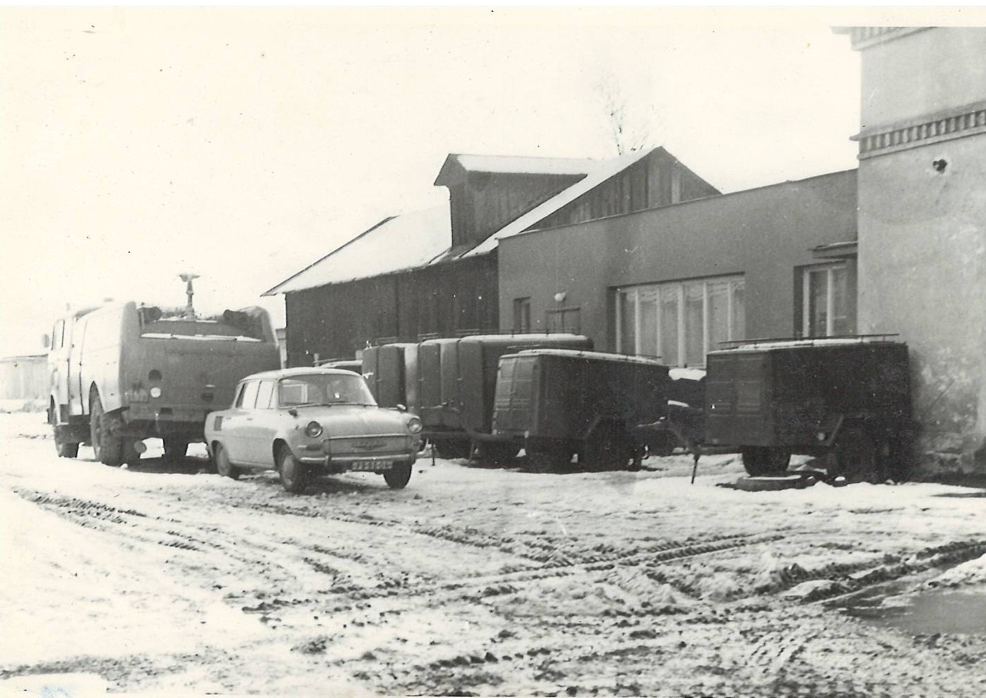 005-Nádvoří Okresního veřejného požárního útvaru Příbram na Březových horách - Důl Marie (1972).jpg