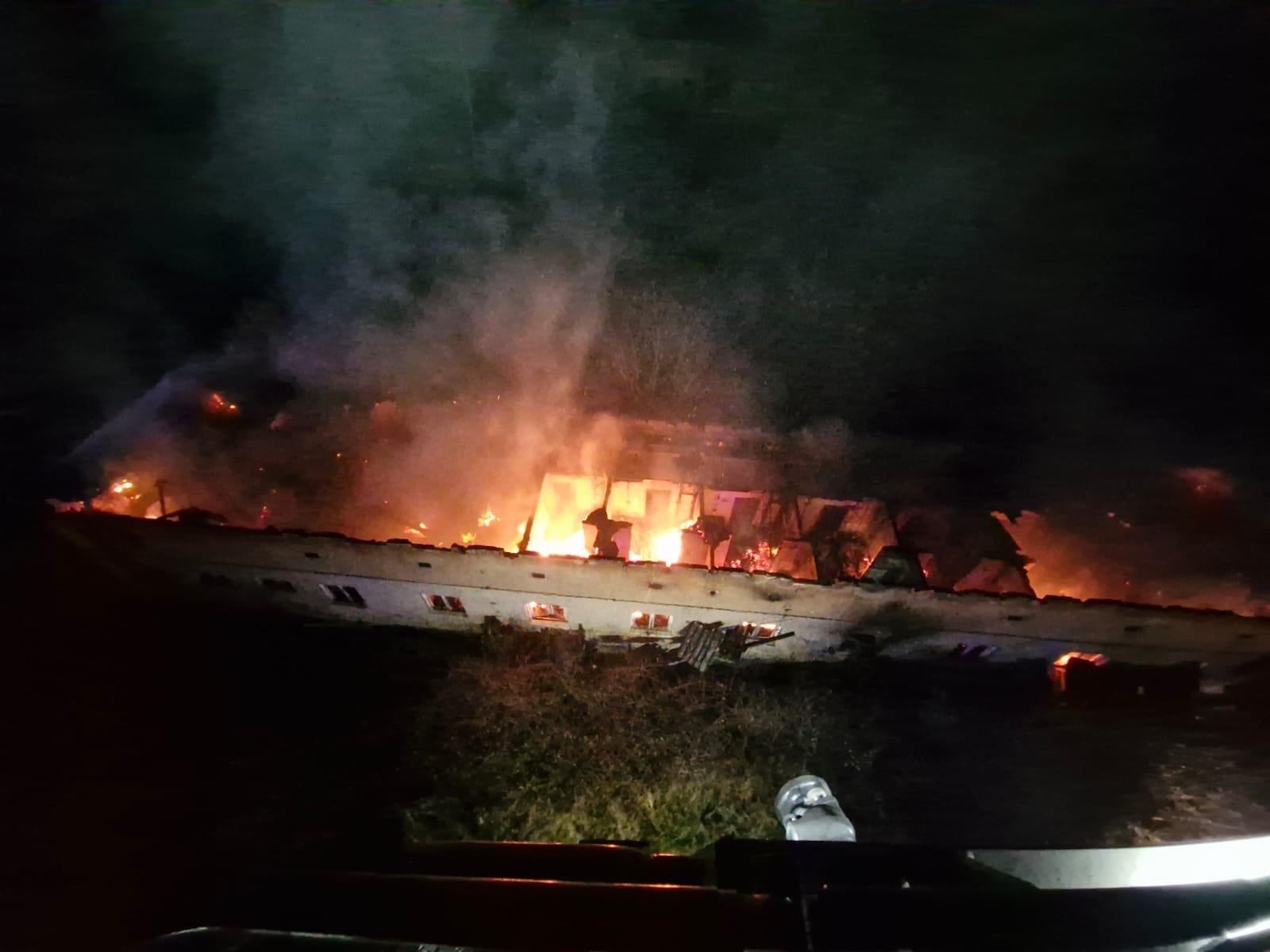 005-požár bývalého hotelu Rabyně.jpg