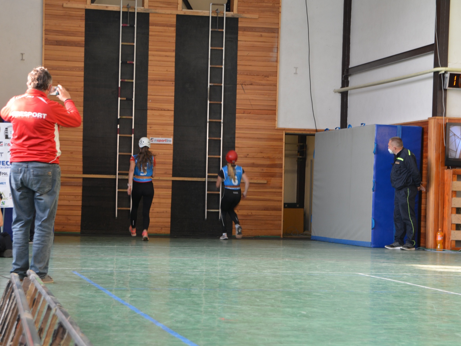 005 - soutěž ženy.JPG