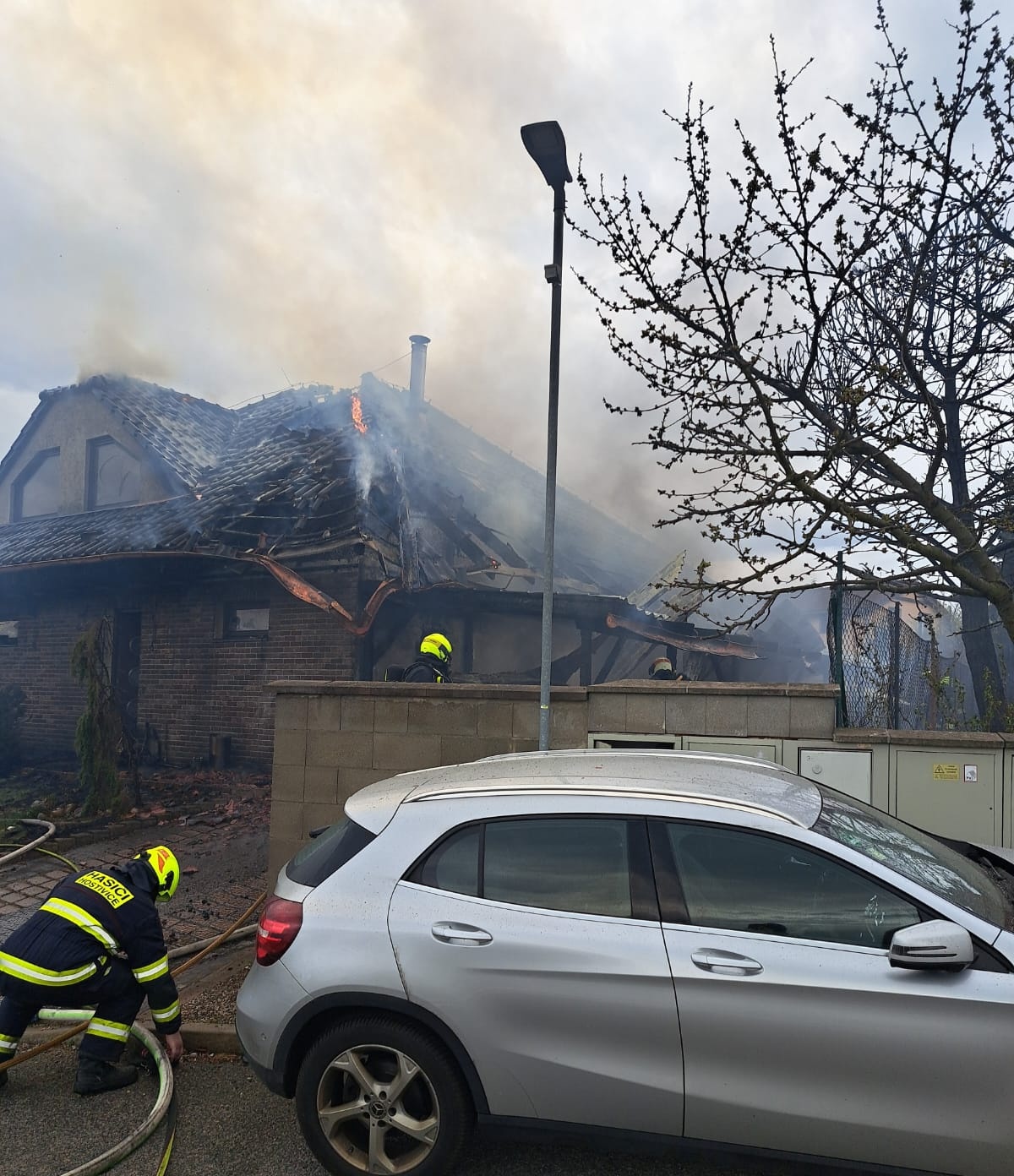 006-Požár garáže a rodinného domu v obci Chýně v okrese Praha-západ.jpeg