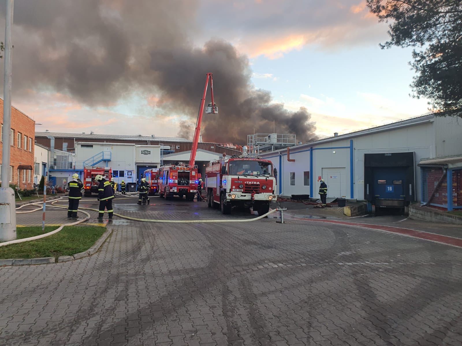 006-Požár v potravinářské firmě v Kralupech nad Vltavou.jpg