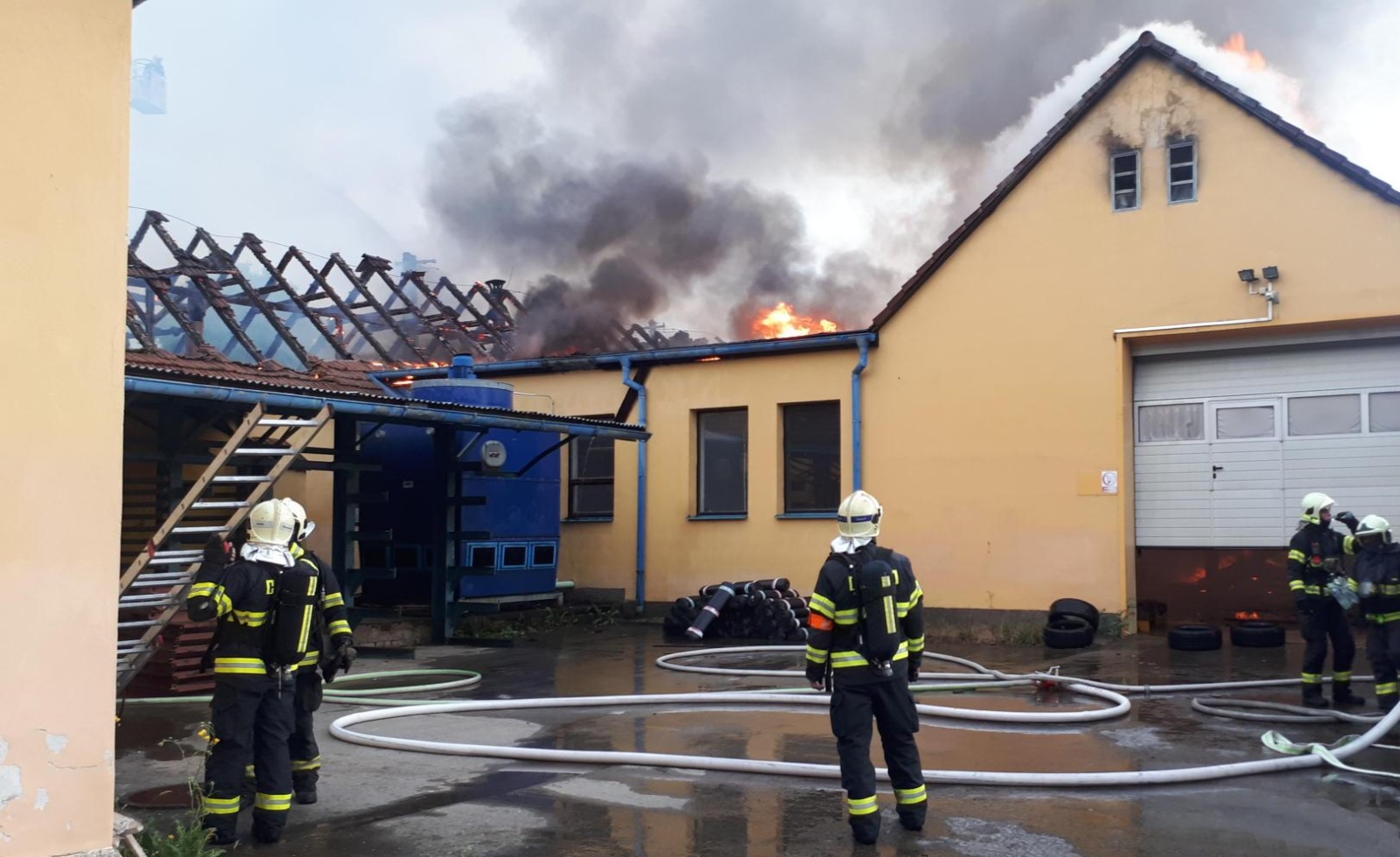 006-Požár výrobní haly.jpg