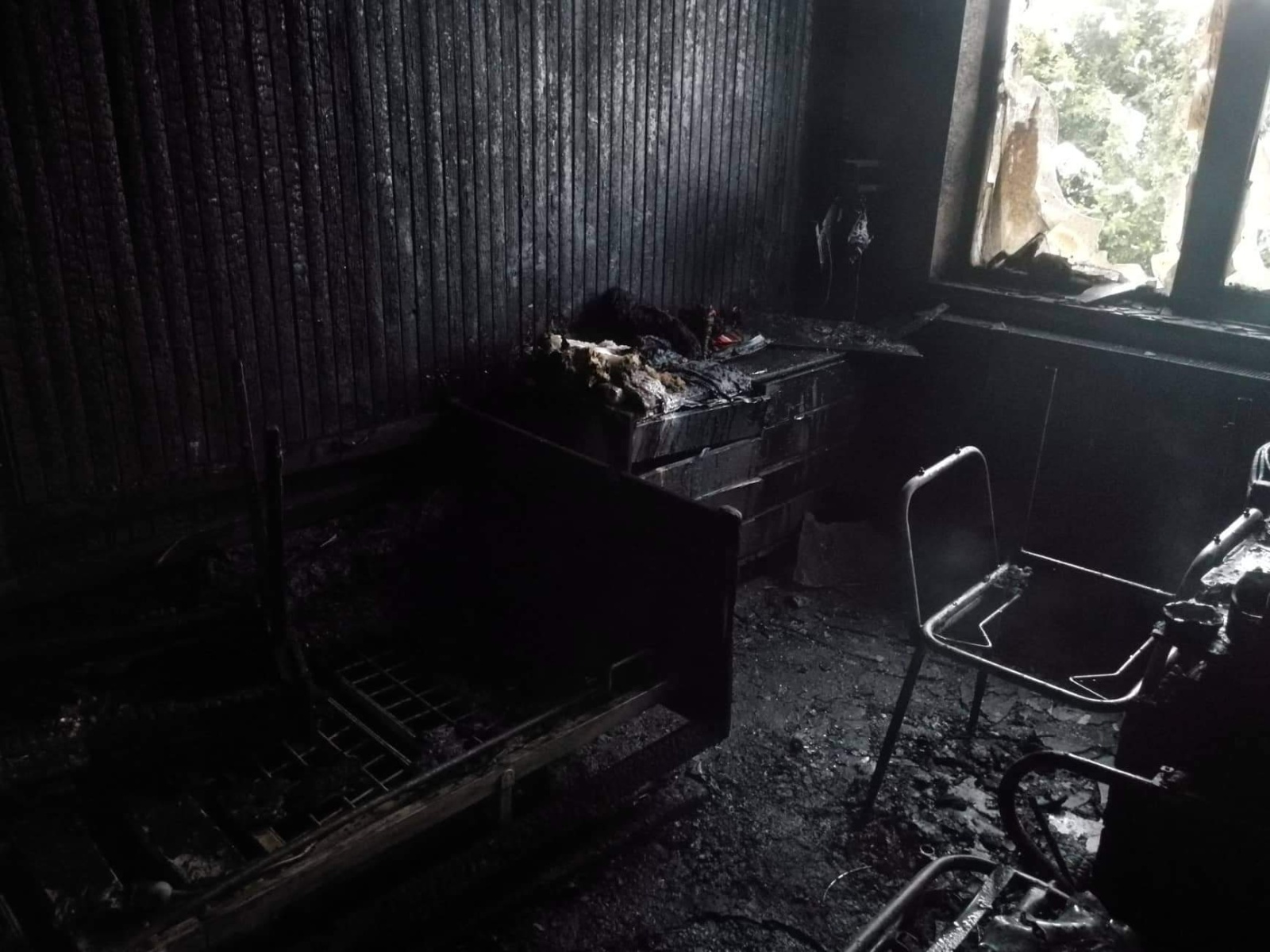 006-Požárem zničený pokoj.jpeg