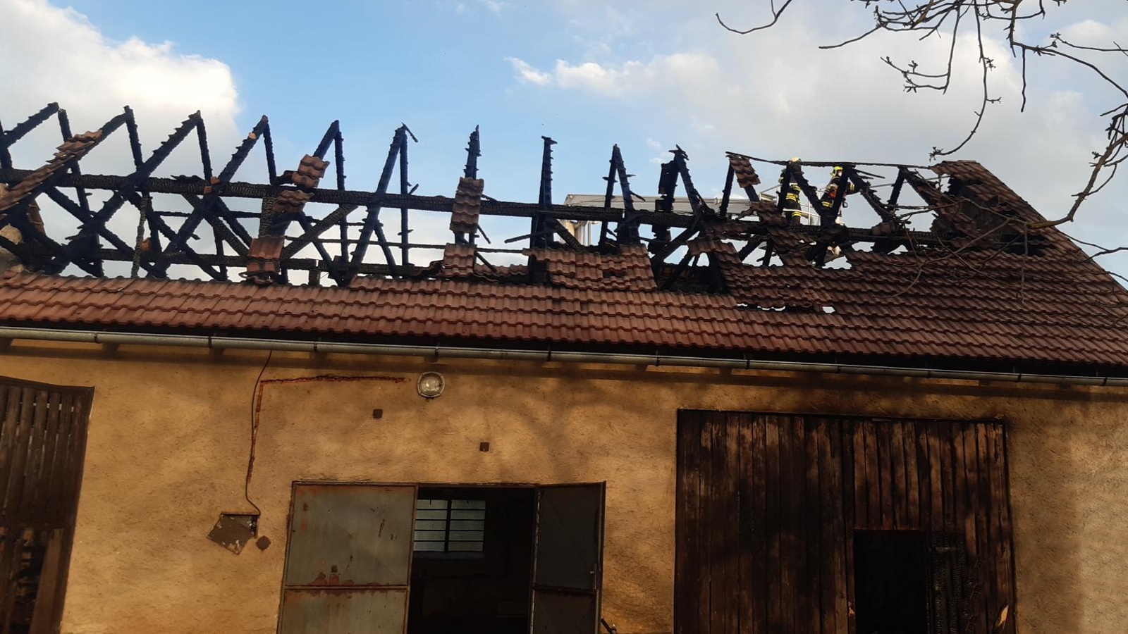 006-Škoda byla vyčíslena na dva miliony korun.jpg