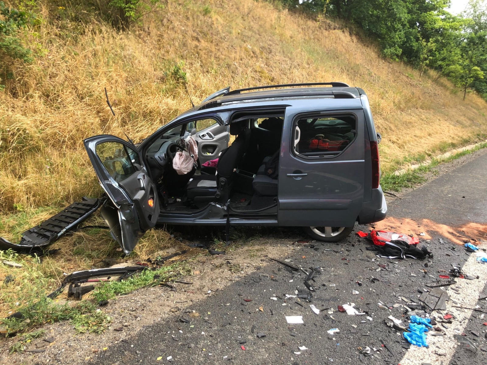 006-Vážná dopravní nehoda na silnici č. 3 u Bystřice na Benešovsku.jpeg