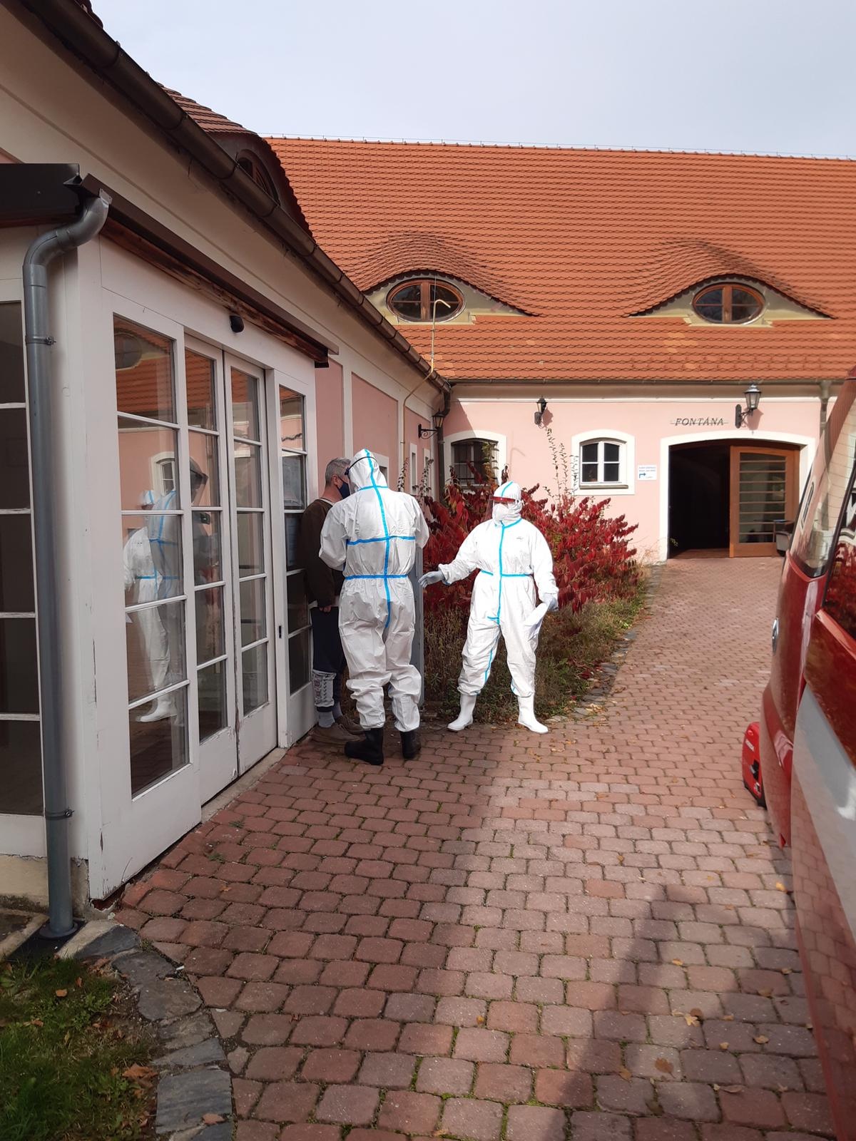 006 - mobilní odběrový tým.jpg