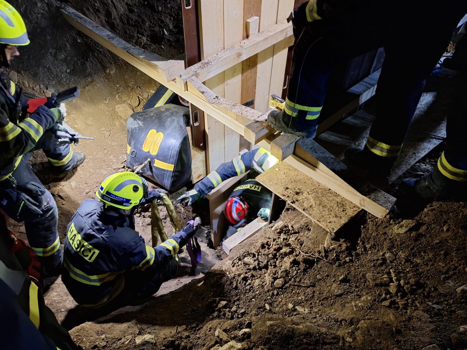 006. Záchrana dělníka..jpeg