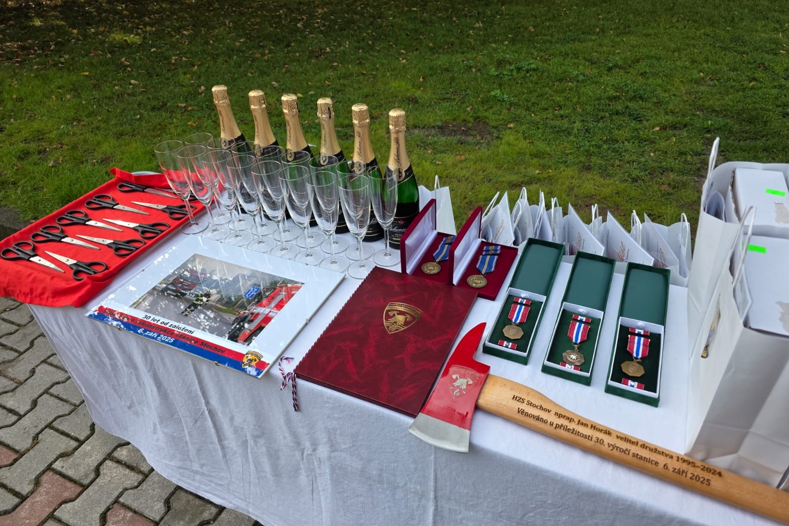 007-30 let profesionálních hasičů ve Stochově.jpeg