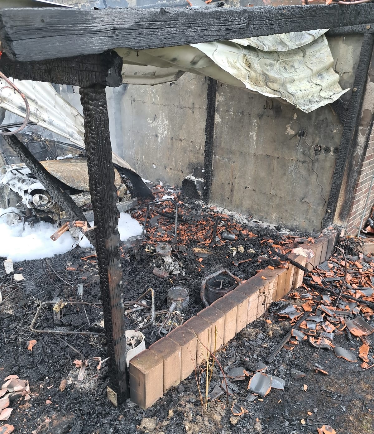 007-Požár garáže a rodinného domu v obci Chýně v okrese Praha-západ.jpeg