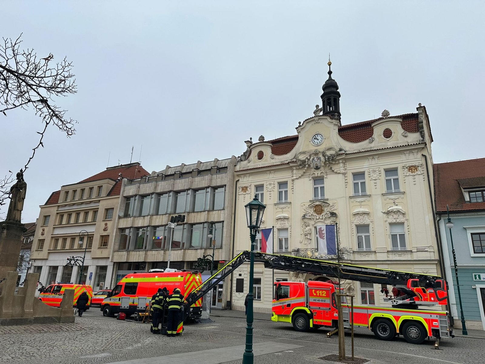 007-Ukázka nové hasičské techniky před berounskou radnicí.jpeg