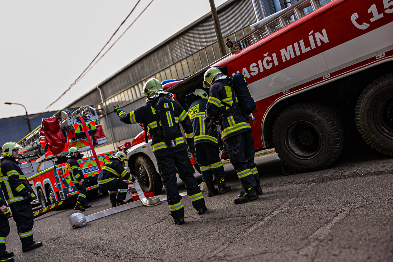 008-Nácvik likvidace požáru na vrcholu obilních sil v Milíně.jpg