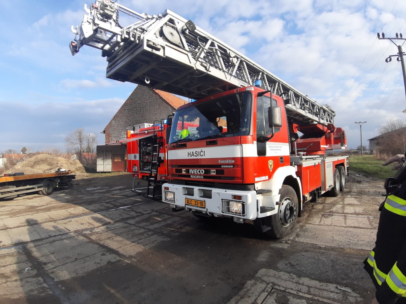 008-Požár bývalého kravína.jpg