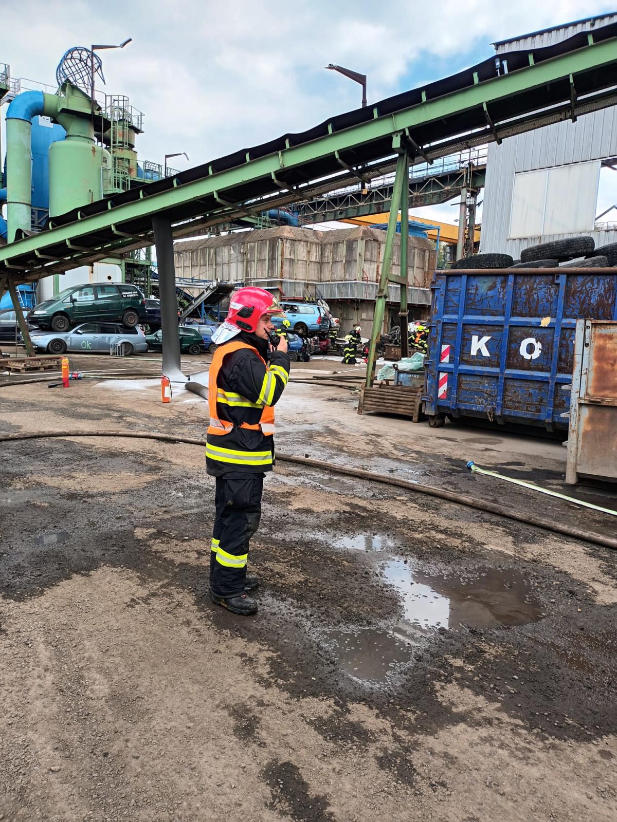 008-Požár v kladenském kovošrotu.jpeg