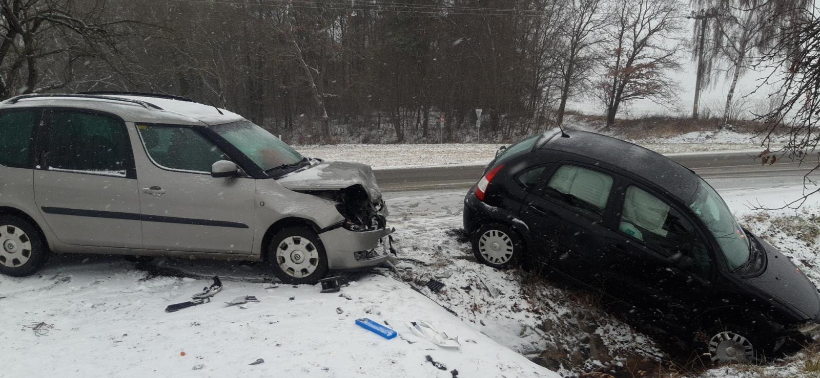 008 - dopravní nehoda dvou osobních automobilů.jpg