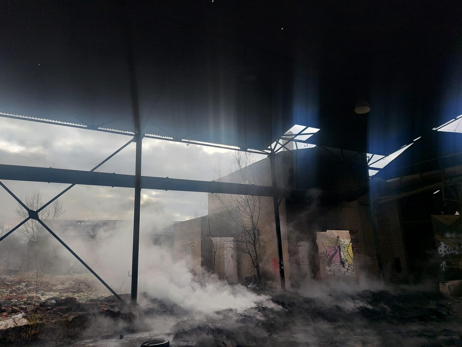 008 - požár pneumatik v bývalém areálu Poldi.jpg