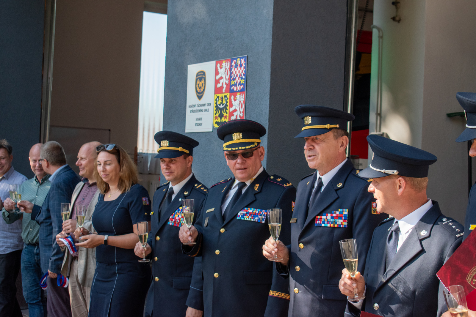 009-30 let profesionálních hasičů ve Stochově.jpg