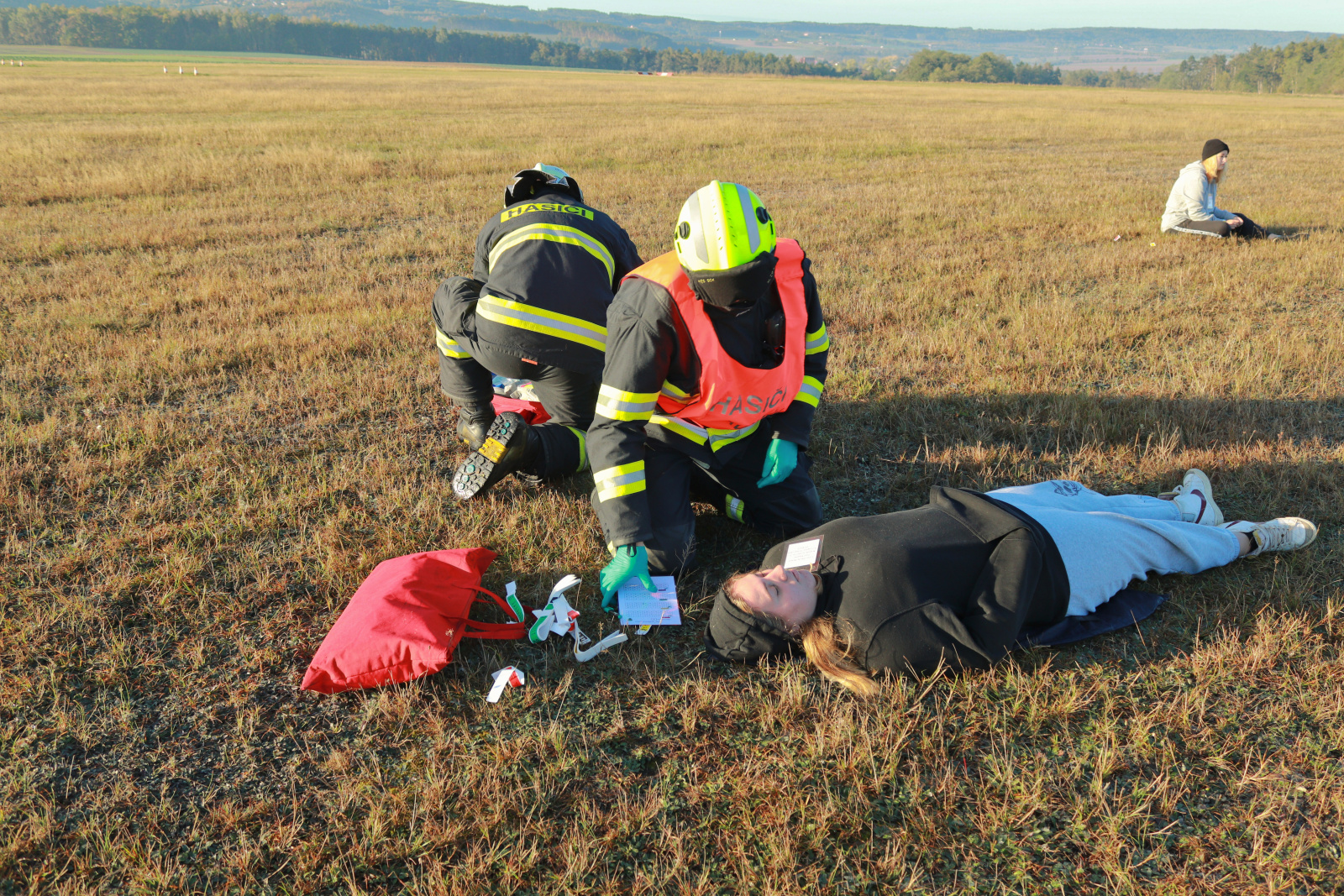 009-Prověřovací cvičení zaměřené na pád letadla na rakovnickém letišti.jpg