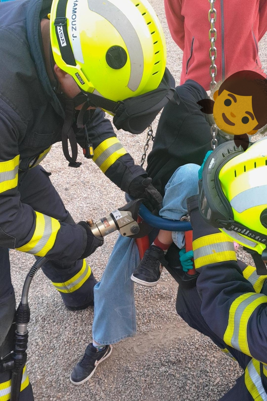 009-Záchrana z houpačky.jpg