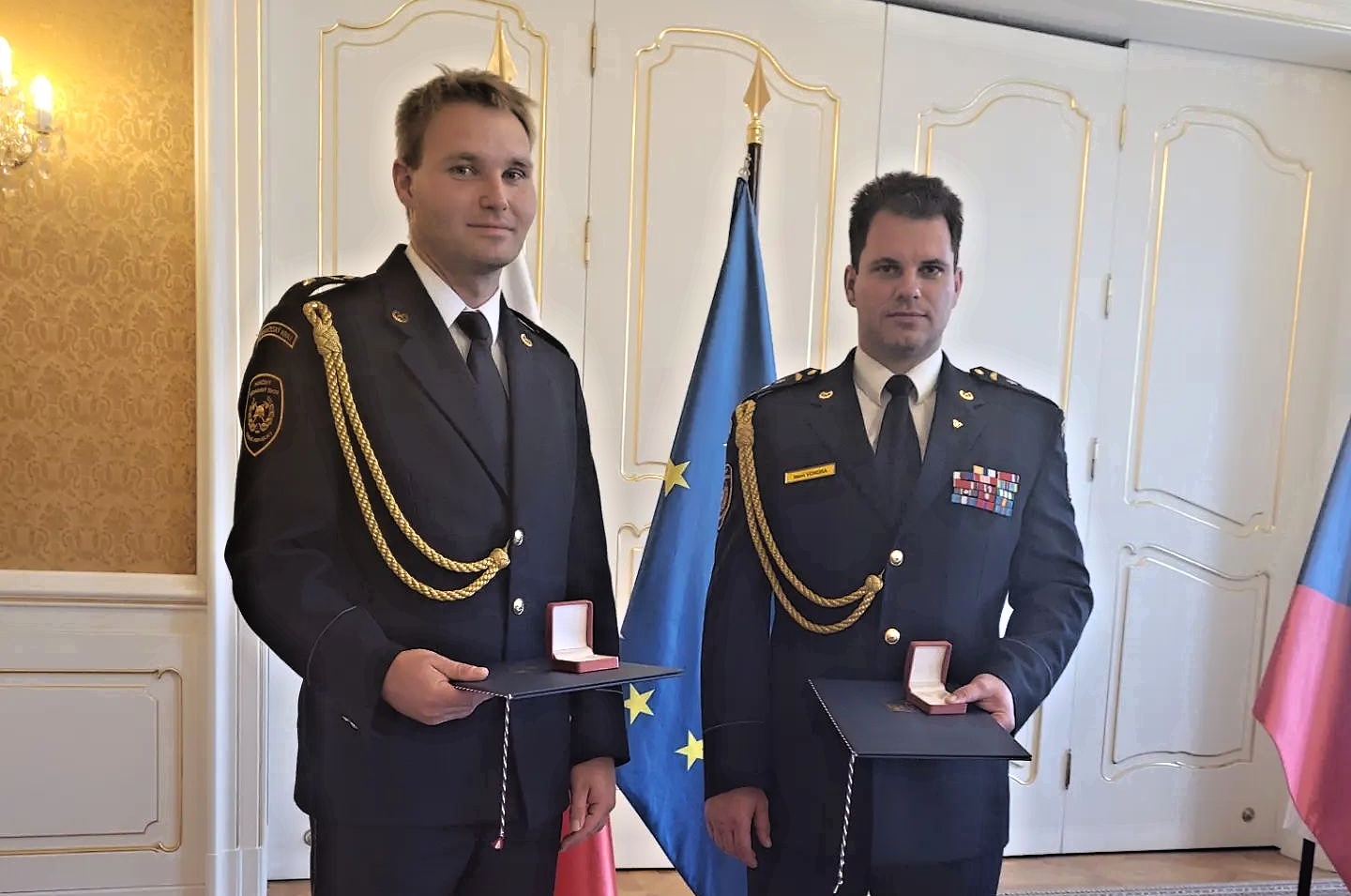 010-Ocenění za zásah v Hřensku.jpg
