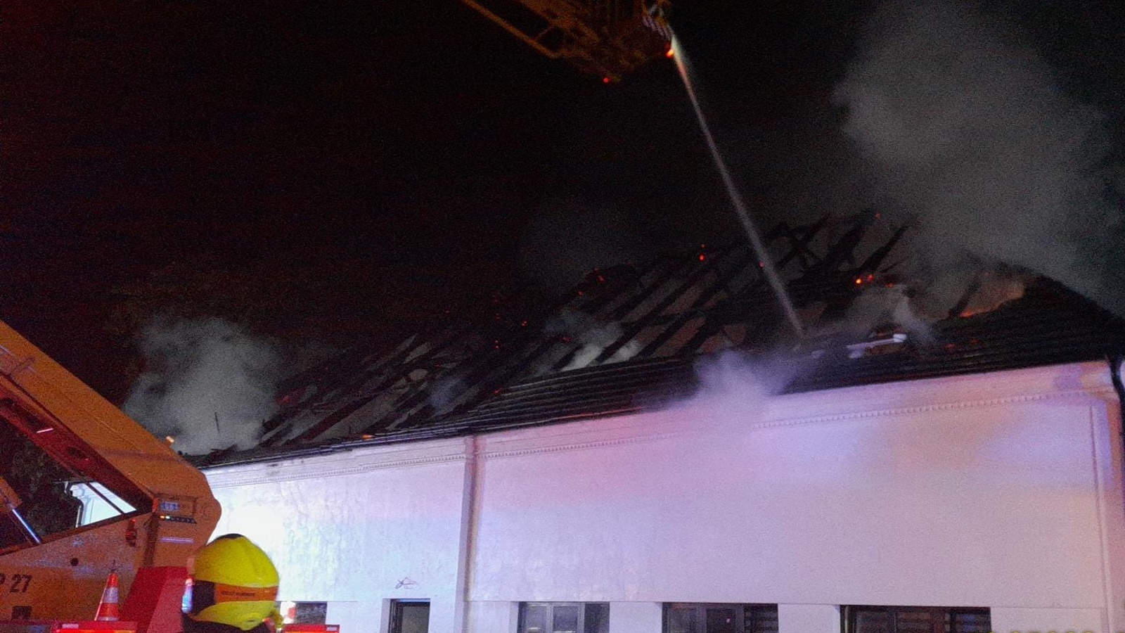 010-Požár ve firmě v obci Činěves na Nymbursku.jpeg