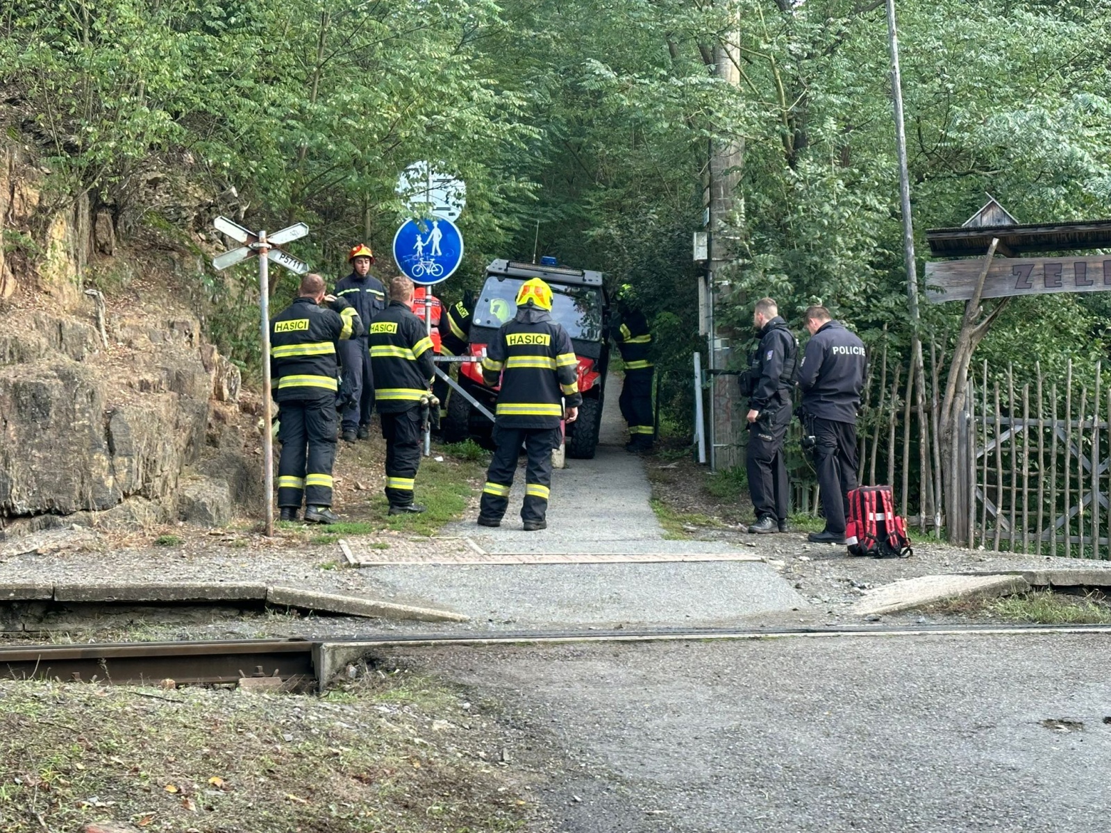 010-Záchrana osoby po pádu ze skály u Petrova na břehu Sázavy.jpeg