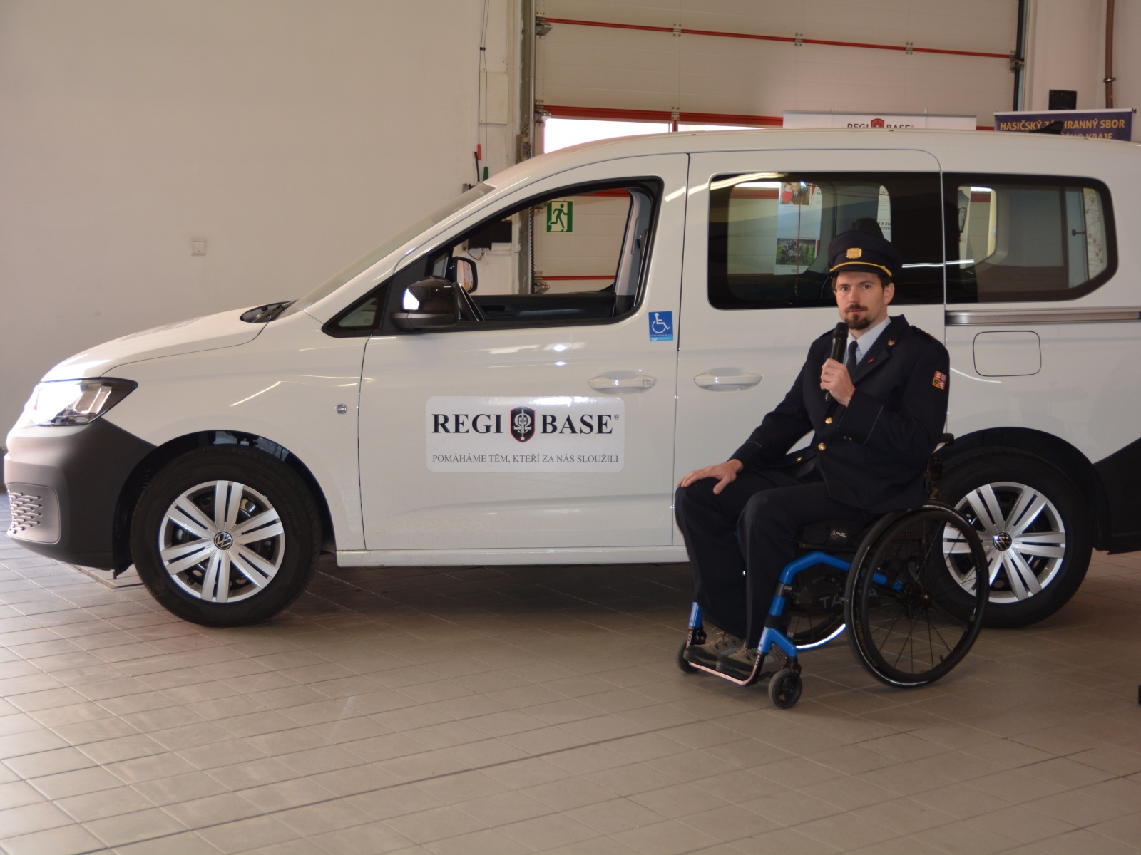 010 - předání automobilu.jpg