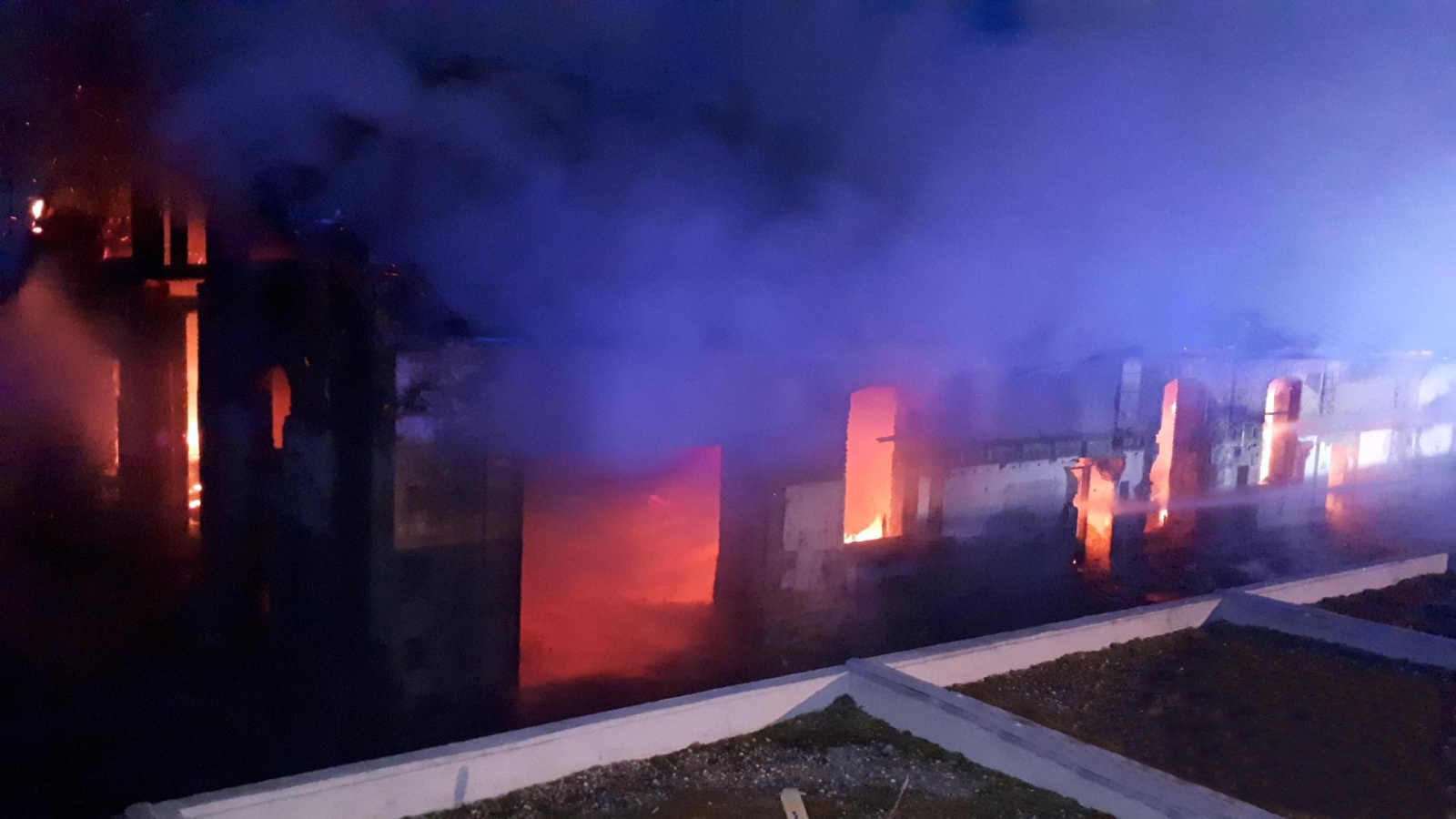 011-Požár bývalé výtopny v plném rozsahu.jpg