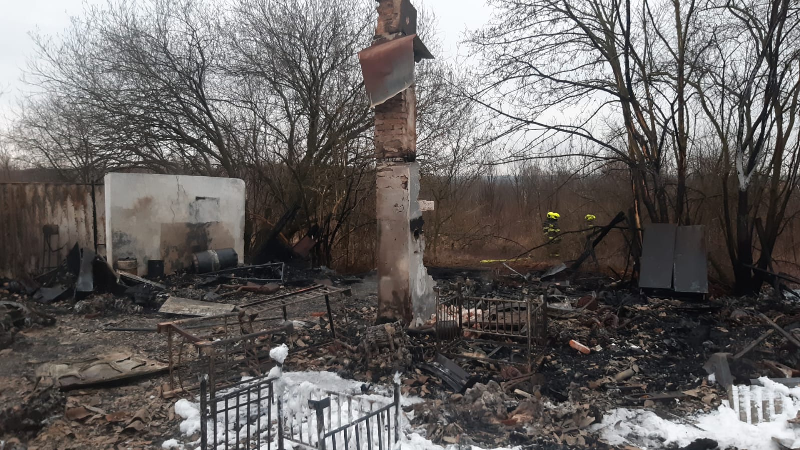 011-Požárem zničený objekt.jpg