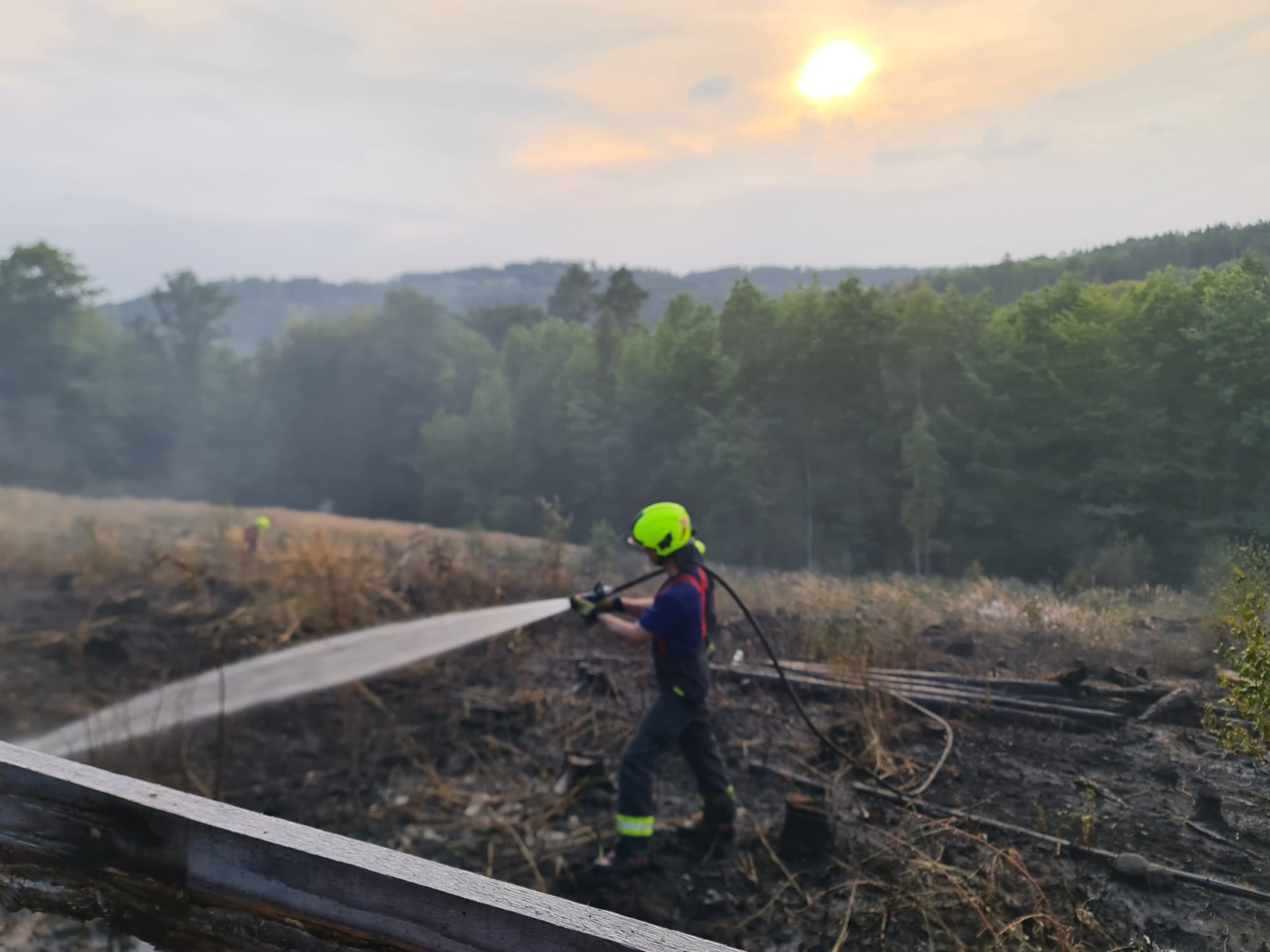 011-Rozsáhlý požár lesa u Pyšel na Benešovsku.jpeg