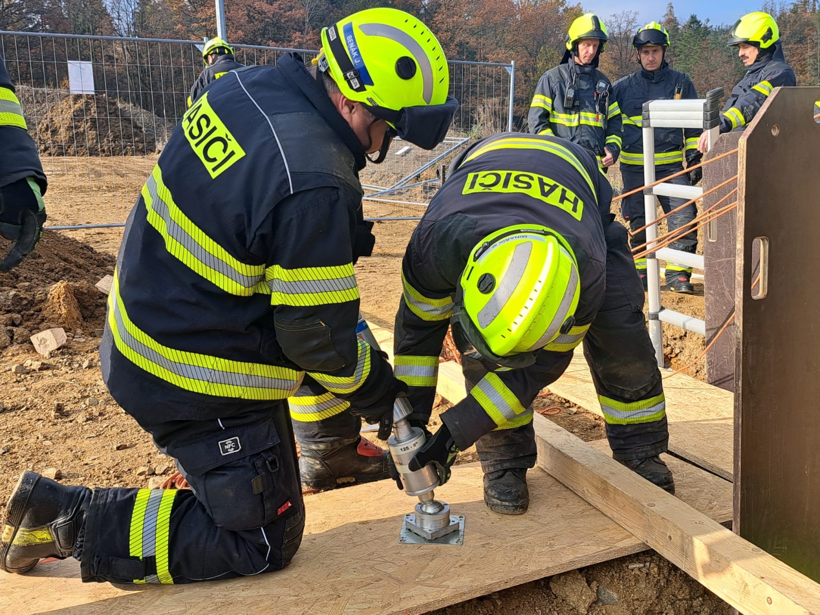 012-Nácvik pažení výkopů na územním odboru Příbram.jpeg