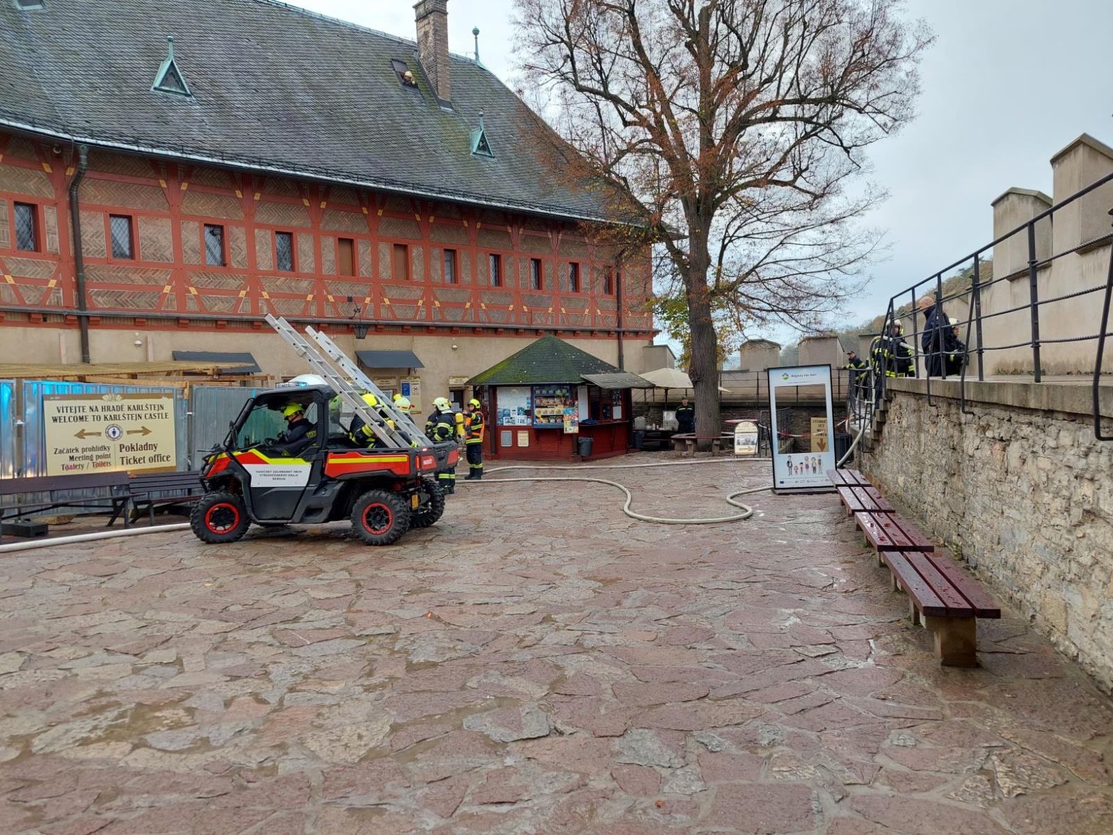 012-Prověřovací cvičení na hradě Karlštejn.jpg