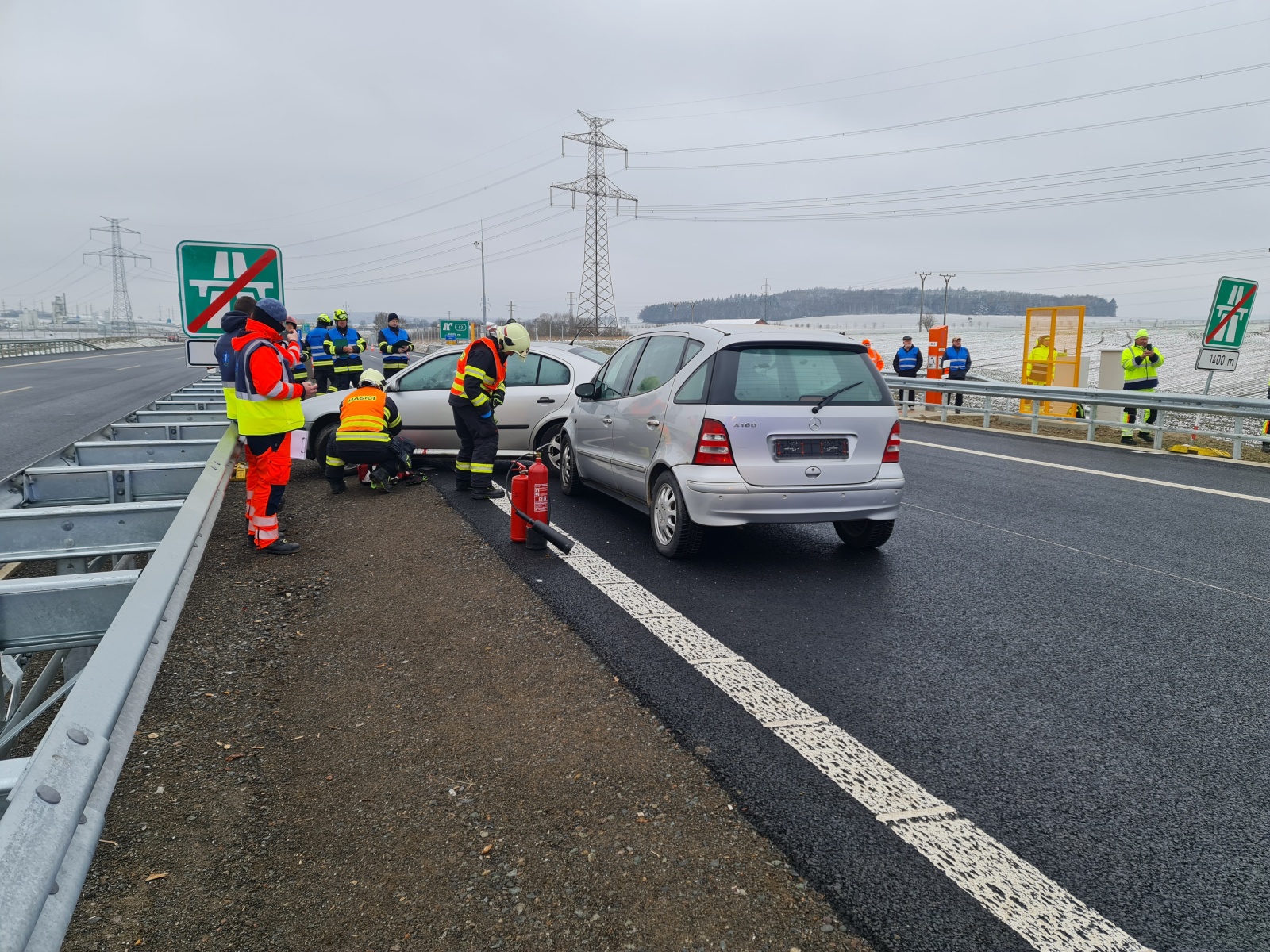 012-Taktické cvičení na novém úseku dálnice D4 poblíž exitu LETY.jpg