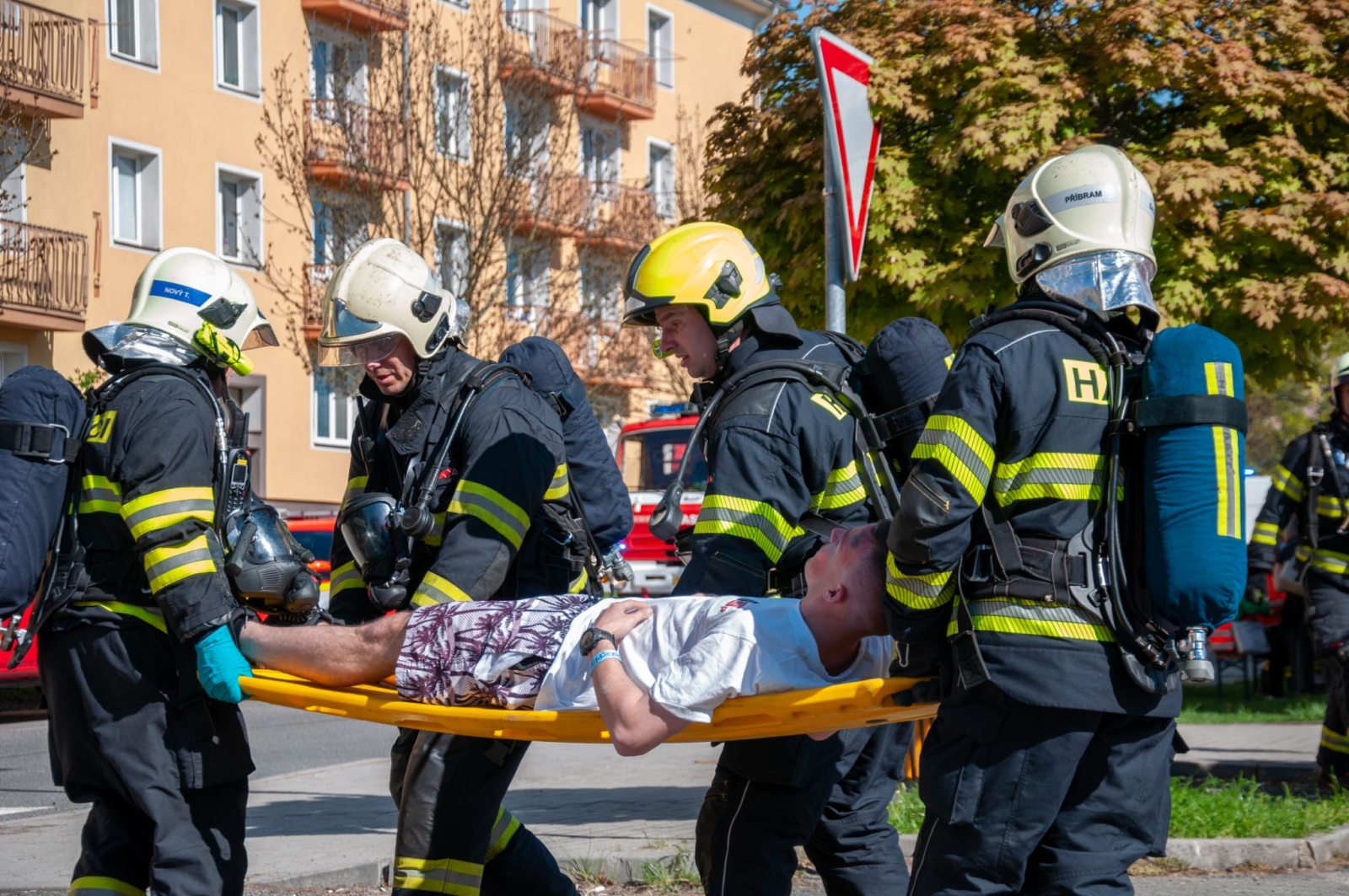 012-Taktické cvičení zaměřené na záchranu osob po úniku chloru v příbramském aquaparku.jpeg