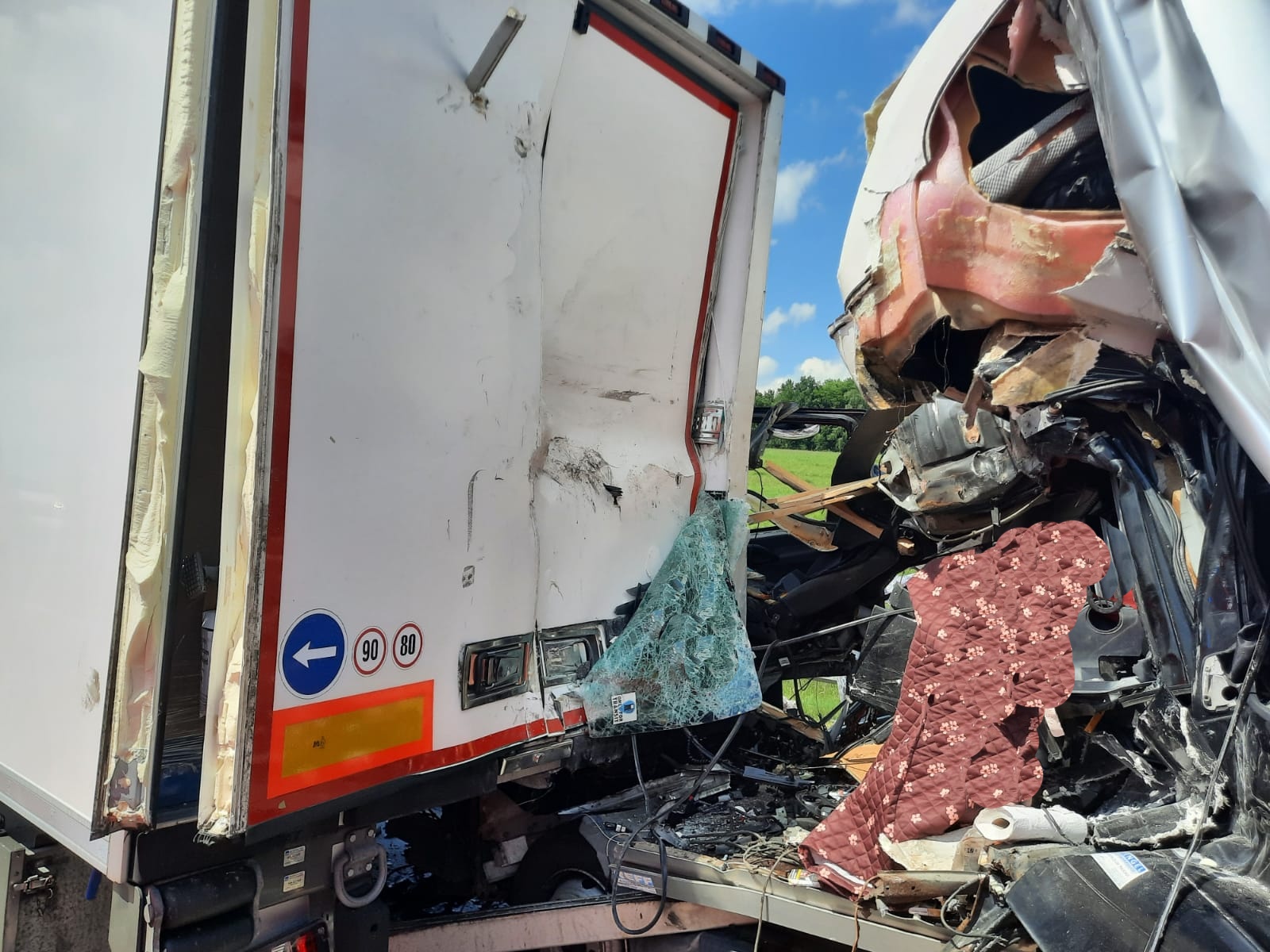 012-Tragická nehoda na brněnské dálnici u Ostředku na Benešovsku.jpg