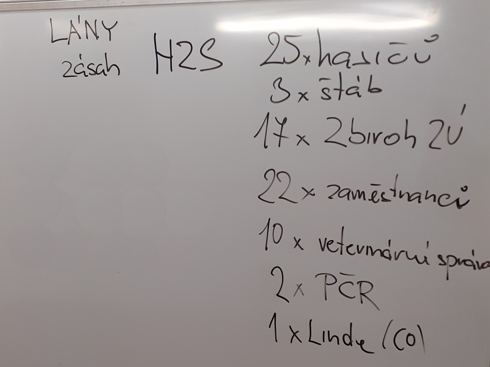 013-Likvidace chovu kachen na farmě v Lánech na Kladensku.jpg