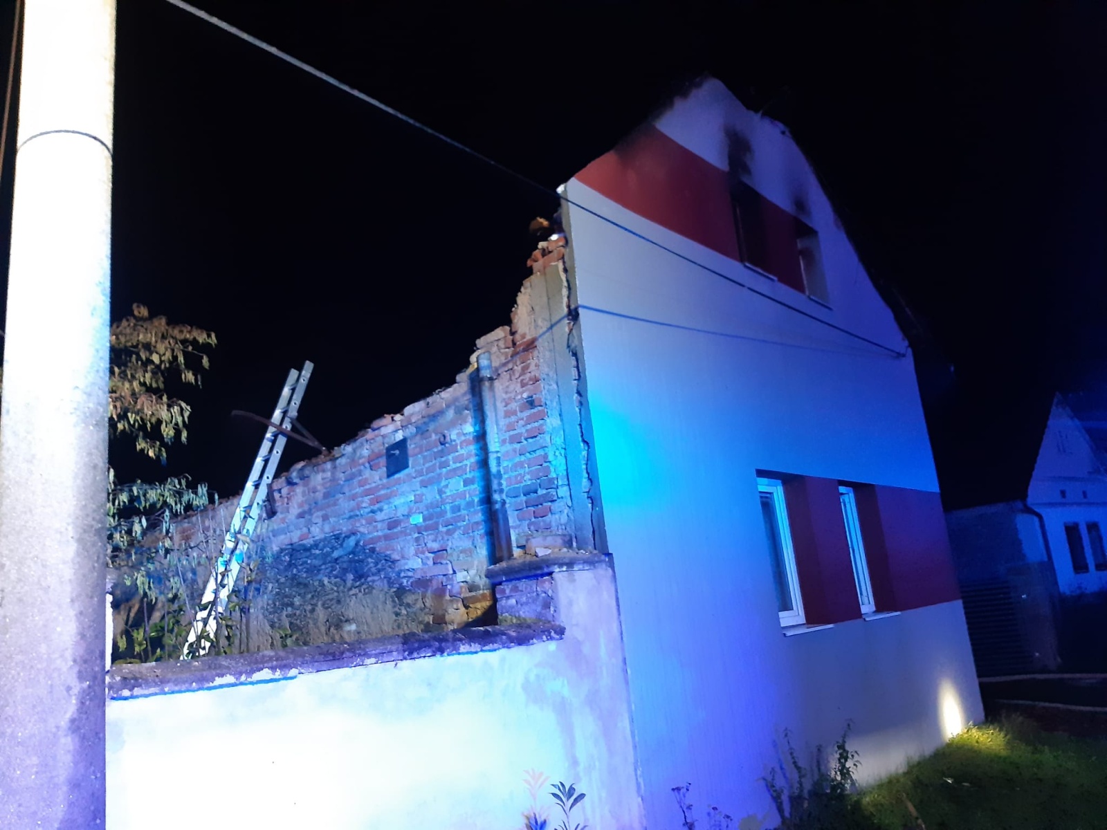 013-Požár rodinného domu Radovesnice.jpeg