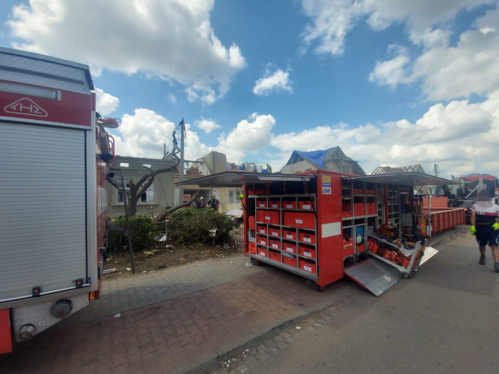 014 - nasaze byl také vyprošťovací kontejner.jpg