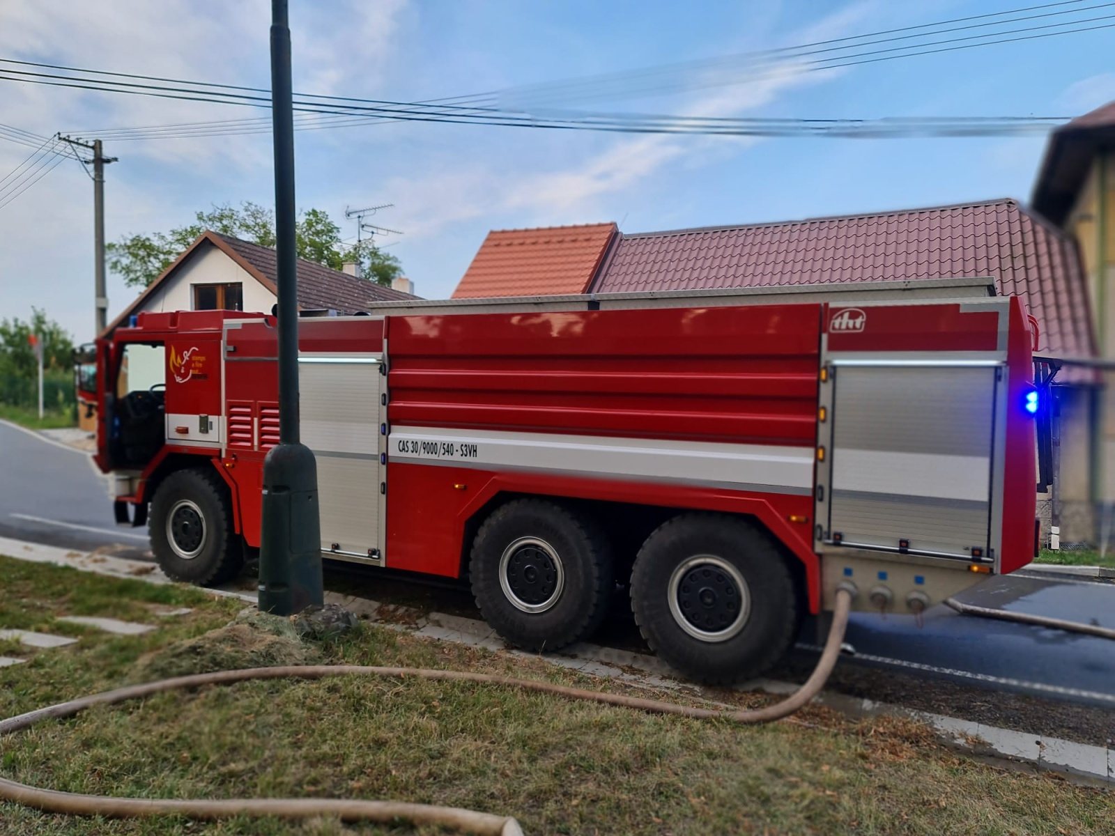 015-Rozsáhlý požár lesa u Pyšel na Benešovsku.jpeg