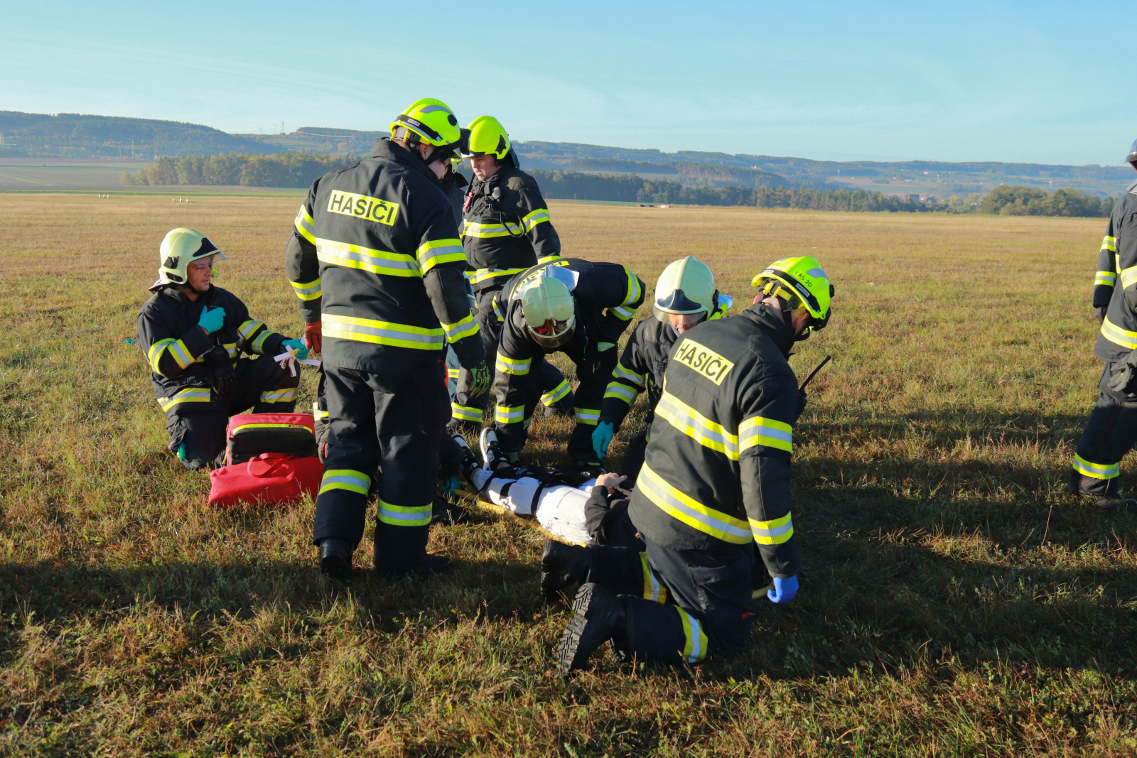 016-Prověřovací cvičení zaměřené na pád letadla na rakovnickém letišti.jpg