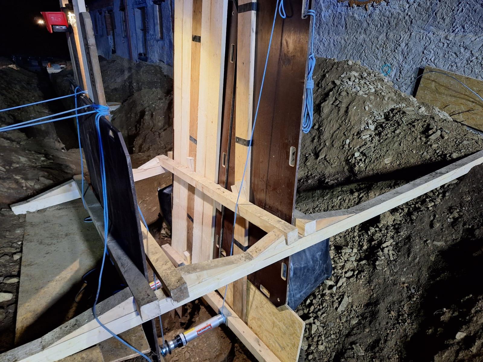 016. Záchrana dělníka..jpeg