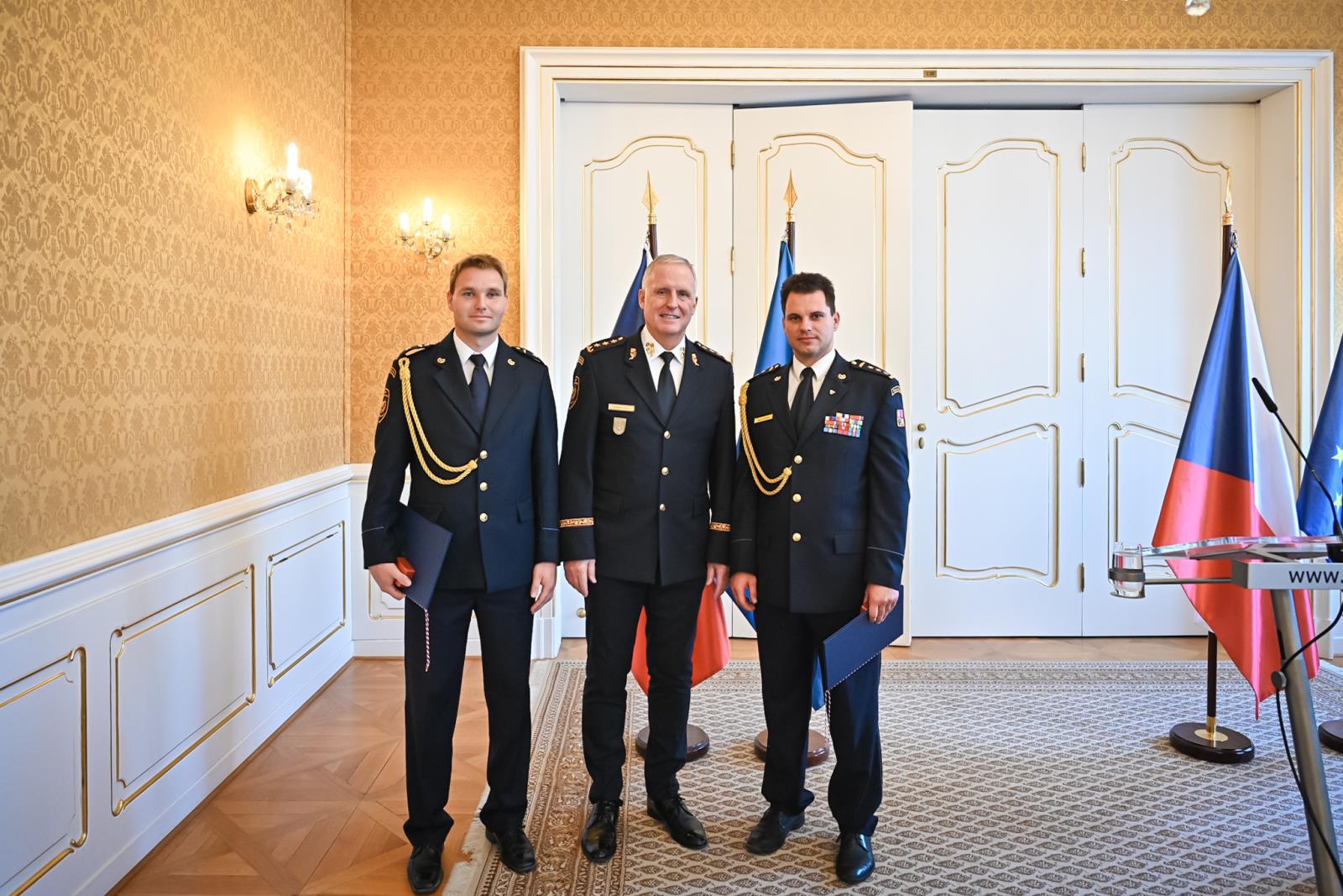 017-Ocenění za zásah v Hřensku.jpg