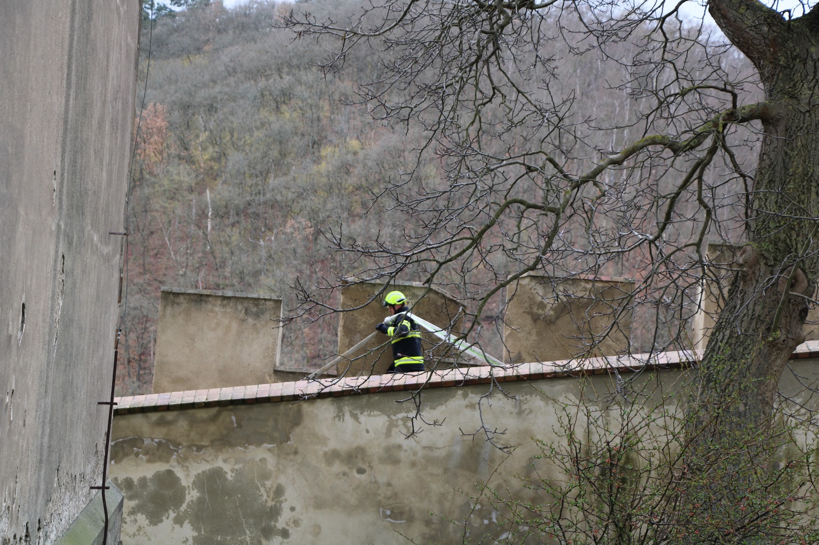 017-Zkouška suchovodu na Karlštejně.jpg