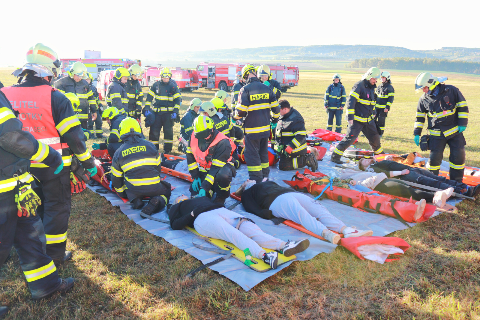 018-Prověřovací cvičení zaměřené na pád letadla na rakovnickém letišti.jpg