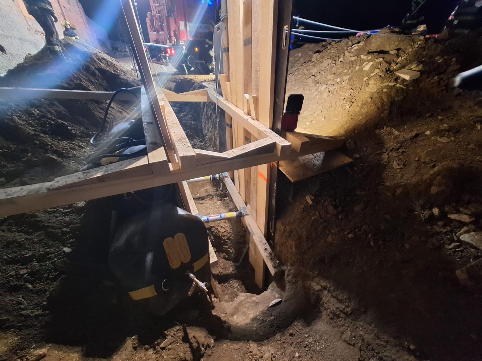 018. Záchrana dělníka..jpeg