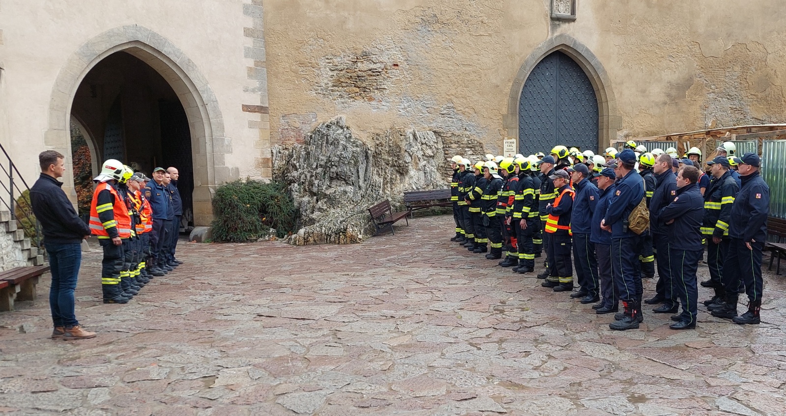020-Prověřovací cvičení na hradě Karlštejn.jpg