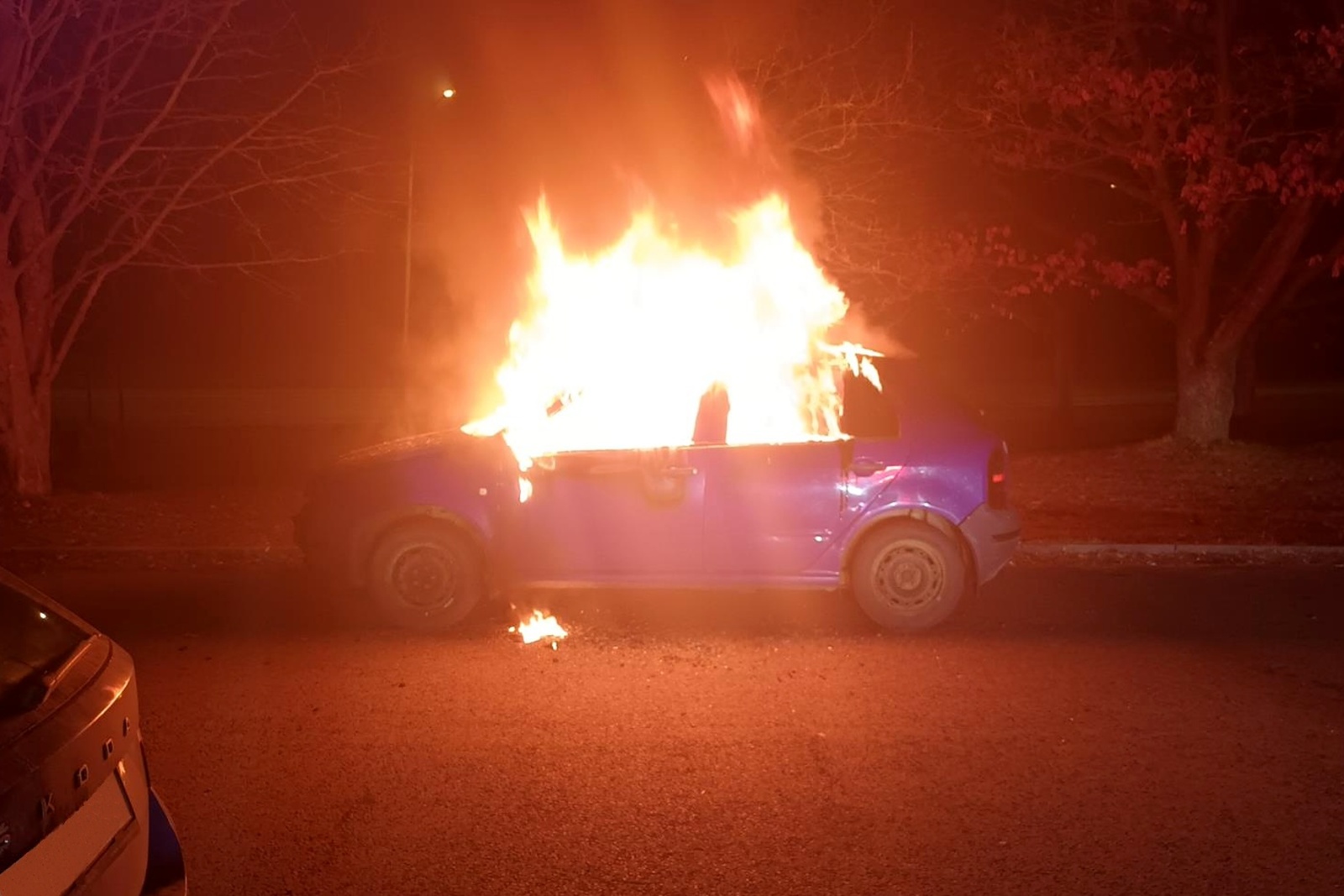 020325-Požár osobního automobilu na parkovišti u Aquaparku v Příbrami.jpg
